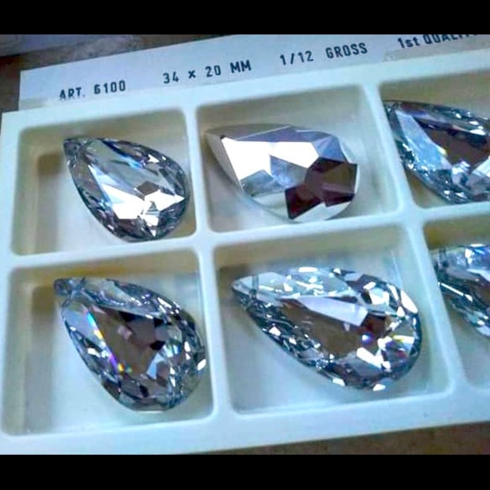 RARE VINTAGE SWAROVSKI CRYSTAL TEARDROP PENDANT